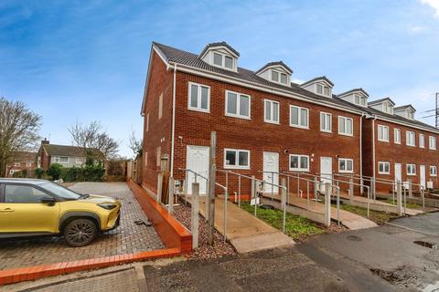 3 bed property, in High Street, £230,000