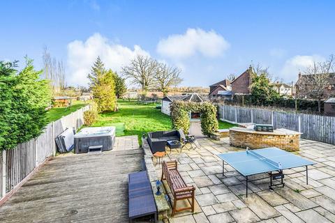 6 bed property, in Maldon Road, £850,000