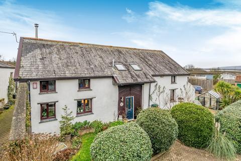 4 bed property, in Lower Yelland Farm, £475,000