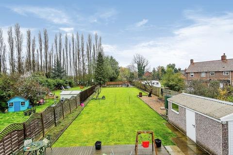 3 bed property, in Lode Avenue, £260,000