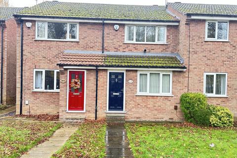 2 bed property, in Huntington Road, £240,000