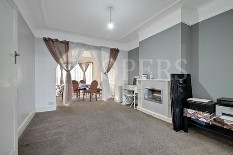 6 bed property, in Balnacraig Avenue, £775,000