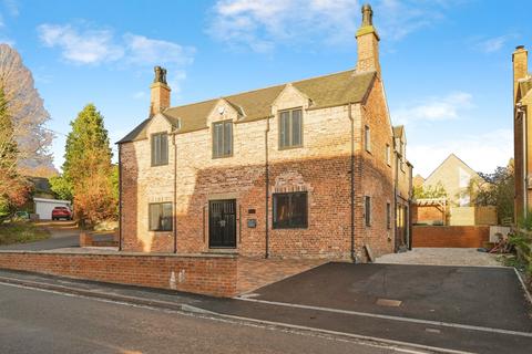 3 bed property, in Bullhurst Lane, £825,000
