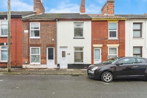 3 bed property, in Reeve Street, £90,000
