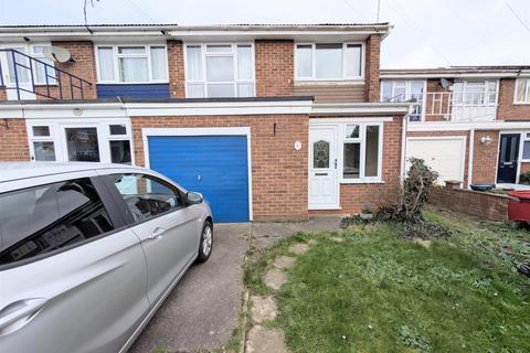 3 bed property, in Warner Close, £475,000