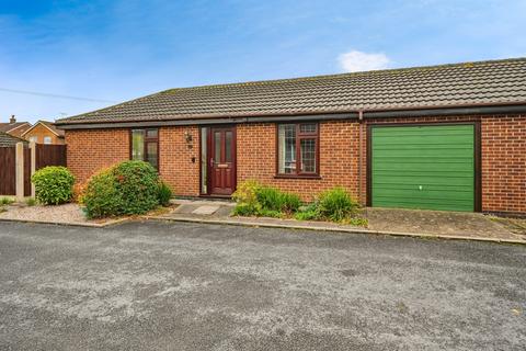 1 bed property, in Strathaven Court, £190,000
