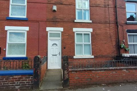 2 bed property, in Tram Street, £119,000