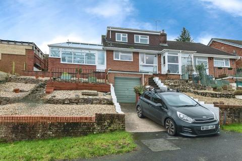 3 bed property, in Knowle Drive, £325,000
