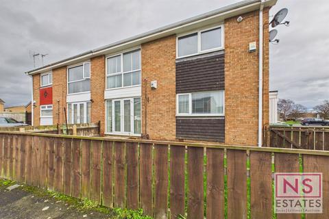 2 bed property, in Wallington Court, £65,000