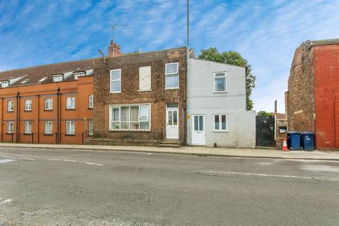 2 bed property, in Norwich Road, £95,000