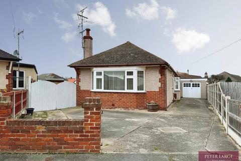 2 bed property, in 4 Doren Avenue, £205,000