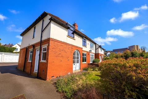 4 bed property, in Well Head Lane, £300,000