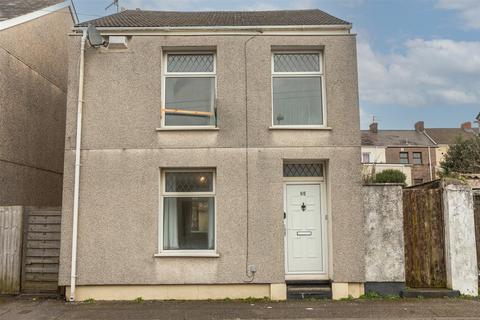 3 bed property, in Llewellyn Street, £135,000