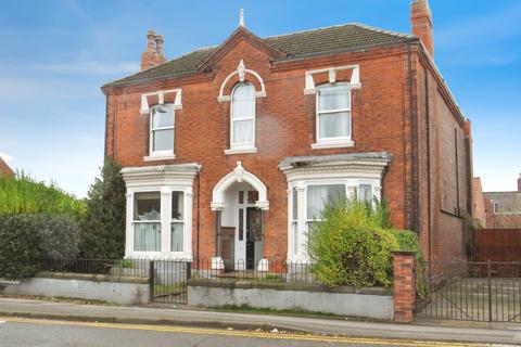 5 bed property, in Morton Terrace, £380,000
