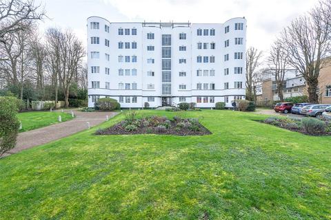 2 bed property, in Pages Lane, £400,000