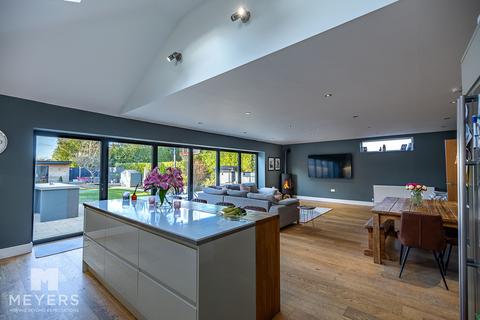 4 bed property, in Leeson Road, £850,000