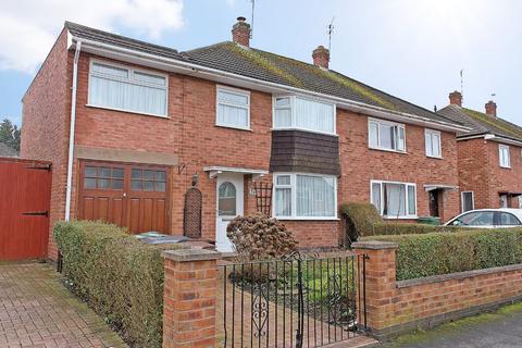 4 bed property, in Ferndale Road, £350,000