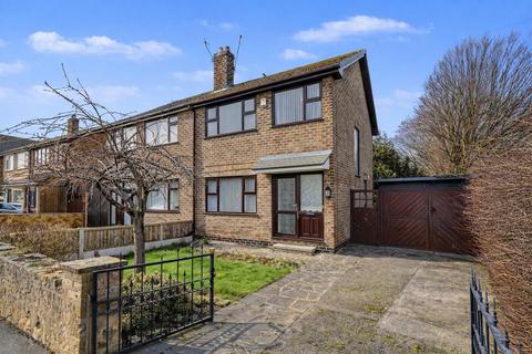 3 bed property, in Oakleys Road, £200,000