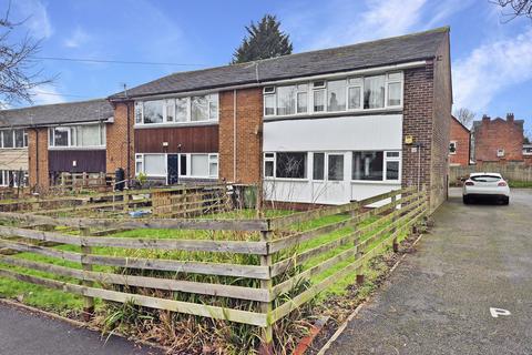 2 bed property, in Ash Grove, £159,950