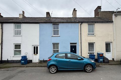 2 bed property, in Field Street, £115,000