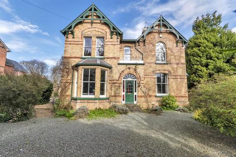 5 bed property, in Weston Lane, £750,000