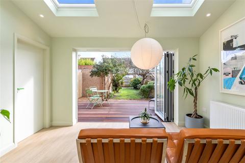 3 bed property, in St. Leonards Gardens, £775,000