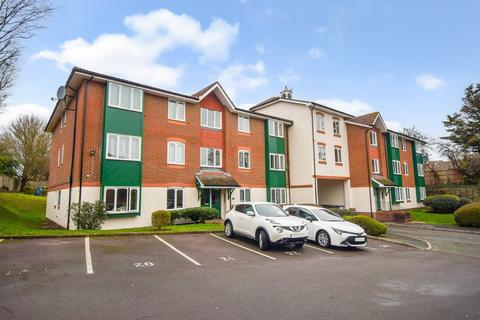 2 bed property, in Missenden Gardens, £230,000
