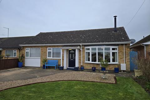 2 bed property, in Rectory Lane, £230,000