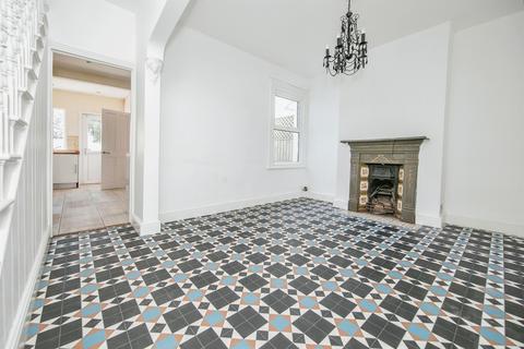 4 bed property, in Meredith Road, £200,000