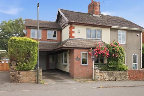 4 bed property, in Main Road, £470,000