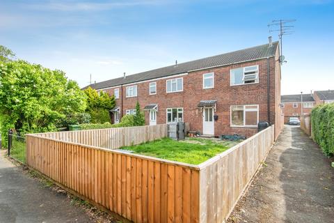 3 bed property, in Cheaton Close, £100,000