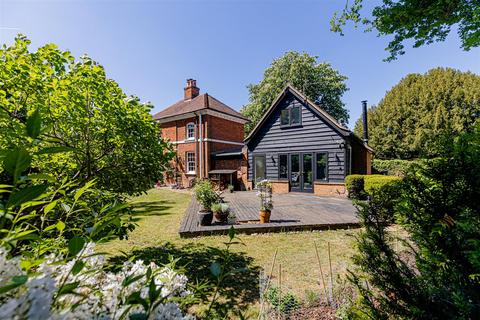 4 bed property, in Church Road, £825,000