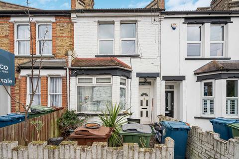 3 bed property, in Butler Road, £475,000