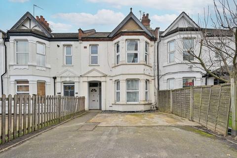 3 bed property, in Station Road HA1, £350,000