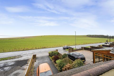 2 bed property, in Greenways, £625,000