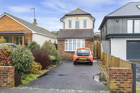 2 bed property, in Greenways, £625,000