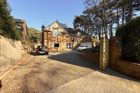 6 bed property, in Laurel Drive, £1,495,000