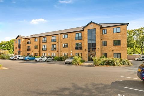 1 bed property, in Foxhill Road East, £120,000