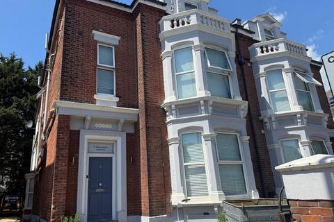 10 bed property, in Victoria Road North, £800,000