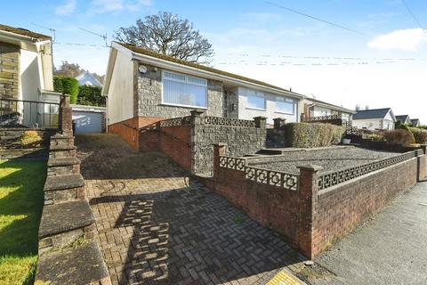 3 bed property, in Lakeside Gardens, £350,000