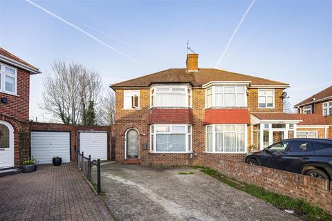 4 bed property, in Firs Drive, £694,950