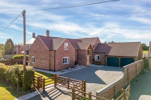 4 bed property, in Main Street, £890,000