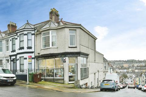 2 bed property, in Station Road, £200,000