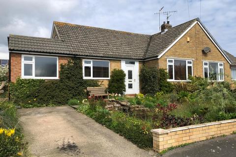 2 bed property, in Scalby, £279,500