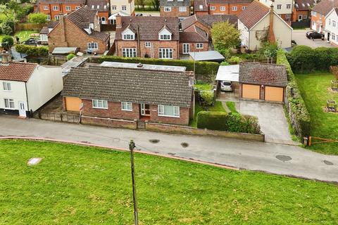 4 bed property, in Old Becclesgate, £290,000