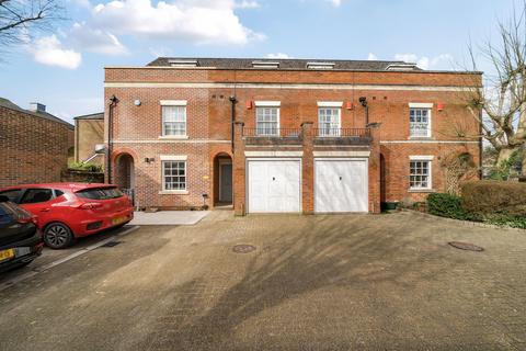 3 bed property, in Parchment Street, £575,000