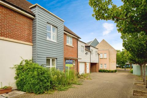 3 bed property, in Vales Place, £450,000