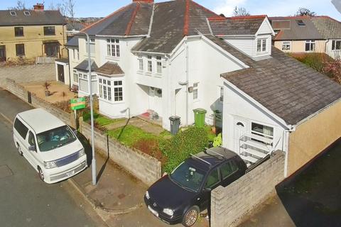 3 bed property, in Pwllmawr Avenue, £290,000