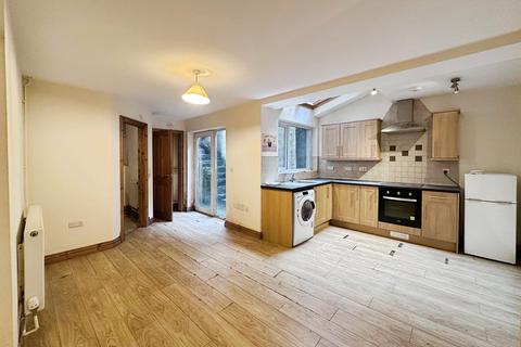 2 bed property, in Heathfield, £60,000
