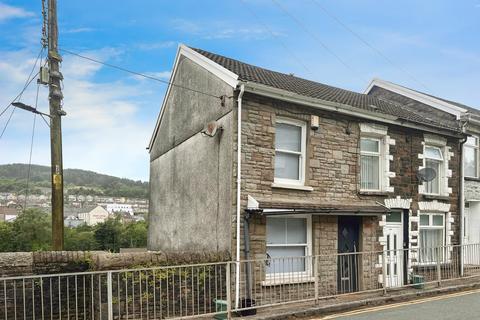 2 bed property, in Miskin Road, £148,000